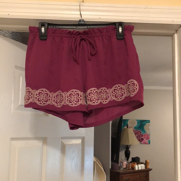 Size medium flowy shorts - Picture 2 of 3